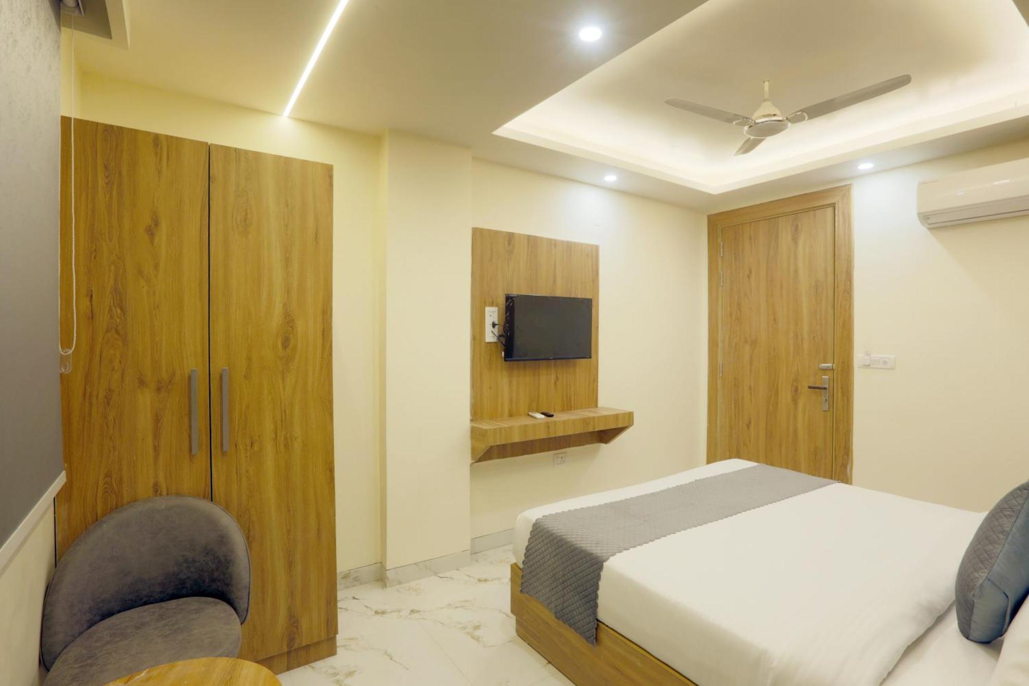 Hotel Luxe Manor Near Delhi Airport New Delhi Exterior photo