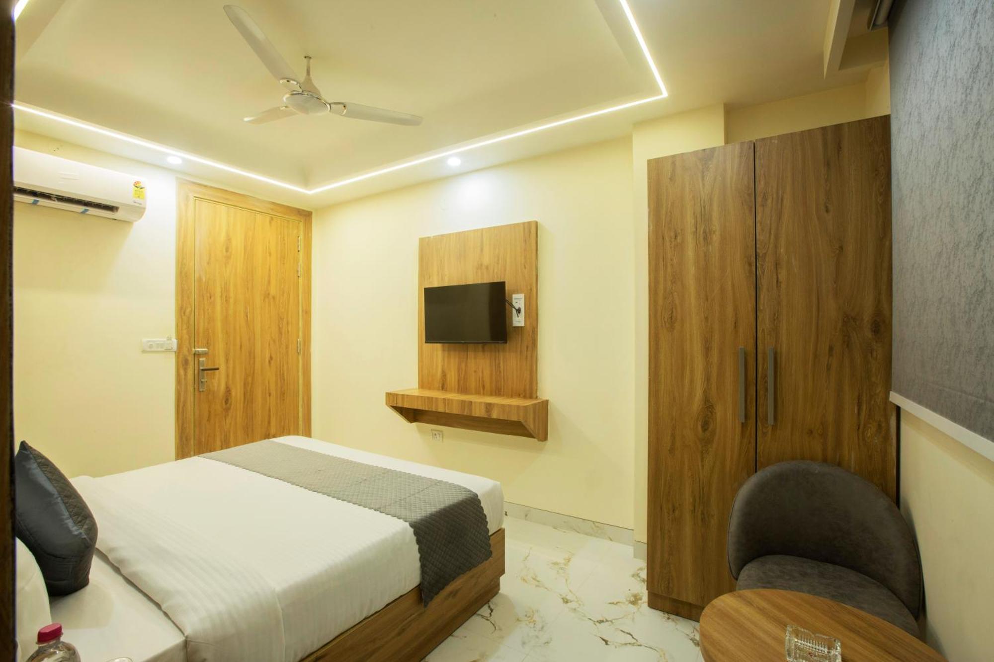 Hotel Luxe Manor Near Delhi Airport New Delhi Exterior photo