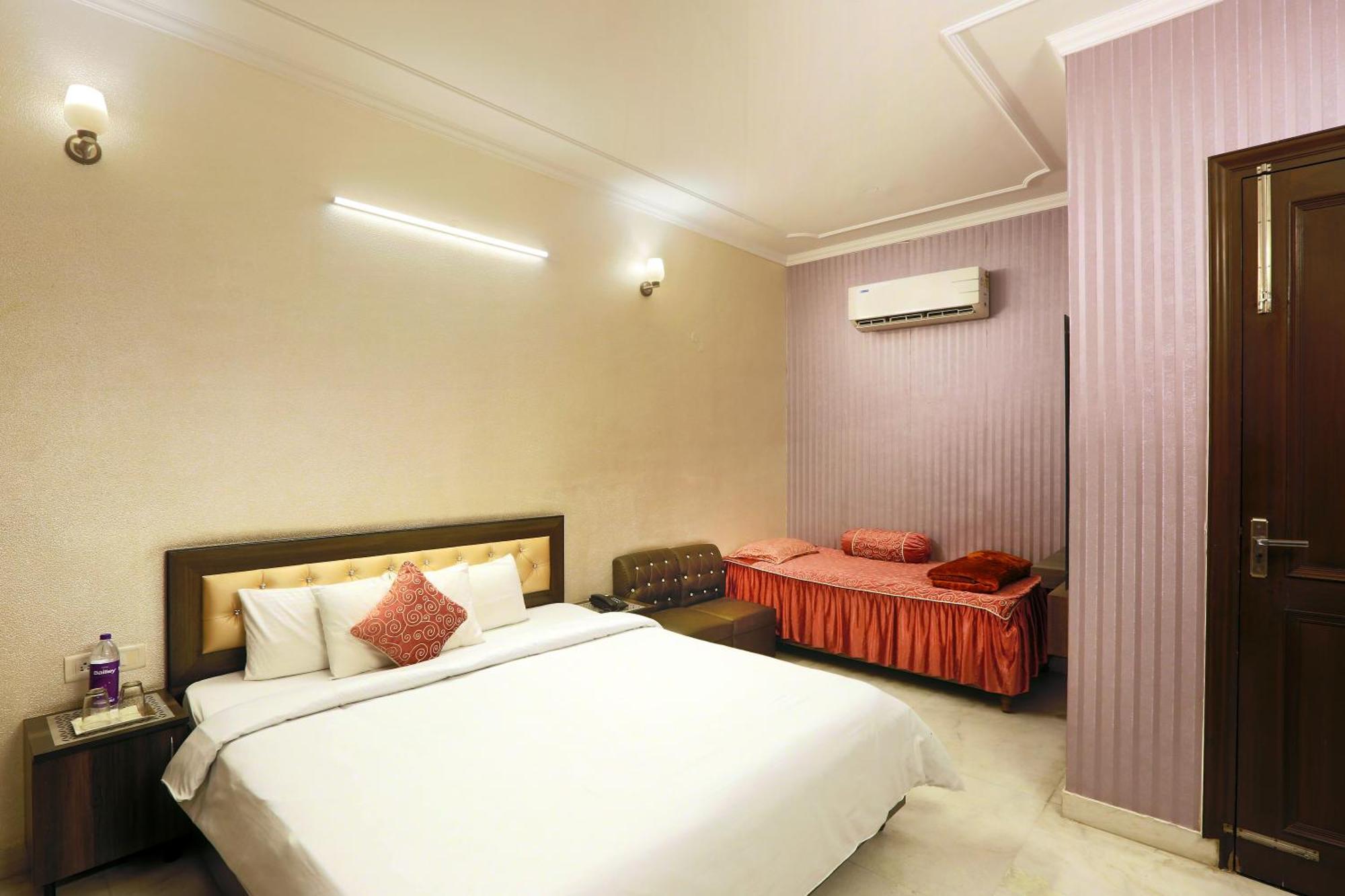 Hotel Luxe Manor Near Delhi Airport New Delhi Exterior photo